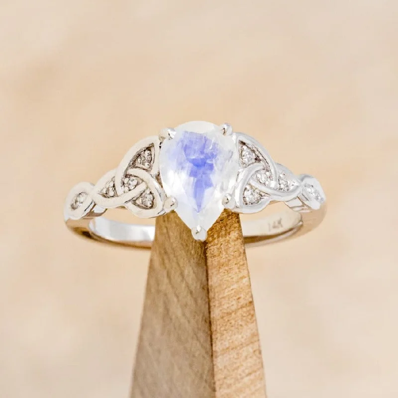 "AIFE" - CELTIC KNOT WOMEN'S ENGAGEMENT RING WITH A PEAR CUT MOONSTONE