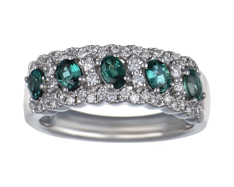 Alexandrite Ring (Alexandrite 1 cts. White Diamond 0.33 cts.)