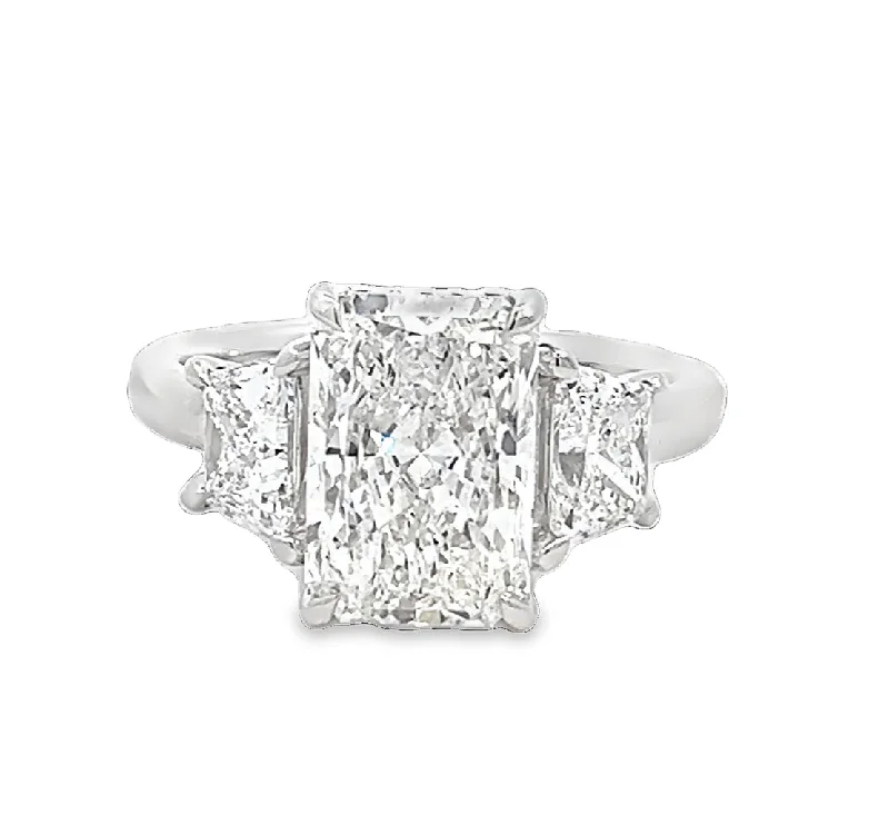 LAB GROWN RADIANT, TRAPEZOID, & ROUND DIAMONDS 4.29ctw THREE STONE RING