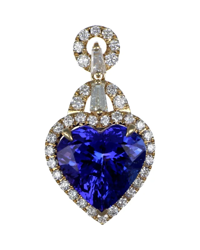 Tanzanite Ladies Pendant (Tanzanite 6.67 cts. Trapezoid White Diamond 0.26 cts. White Diamond 0.62 cts.)