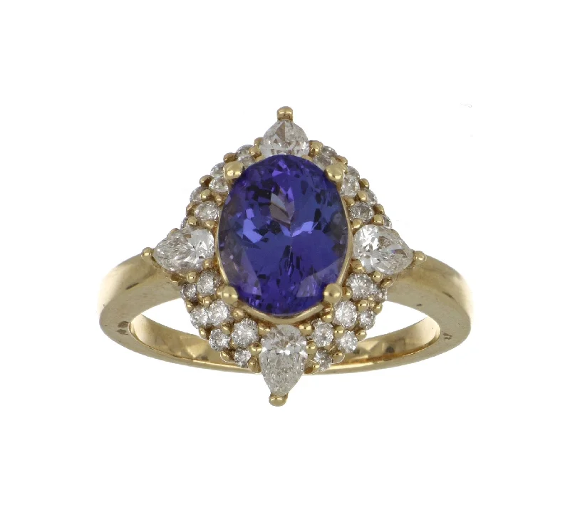 Tanzanite Ladies Ring (Tanzanite 2.27 cts. White Diamond 0.35 cts. White Diamond 0.5 cts.)