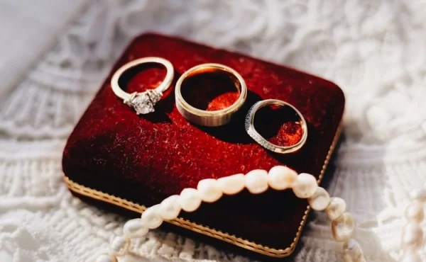 An exquisite wedding ring is more than just a piece of jewellery, it is a symbol of love and commitment. Let our exquisite rings add sparkle to your wedding and mark every wonderful moment you and your partner have spent together.